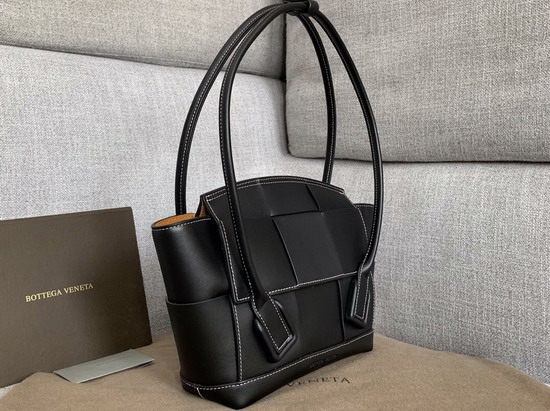 Bottega Veneta Arco 33 Bag with an Orthogonal Maxi Weave in Nero French Calf