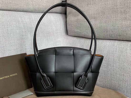 Bottega Veneta Arco 33 Bag with an Orthogonal Maxi Weave in Nero French Calf