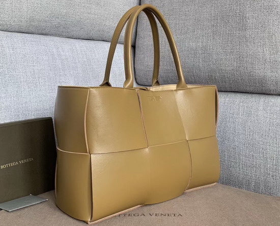 Bottega Veneta Arco Tote in Maxi Intreccio Moutarde