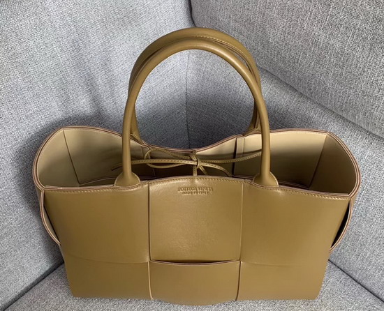 Bottega Veneta Arco Tote in Maxi Intreccio Moutarde