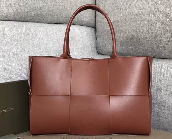 Bottega Veneta Arco Tote in Maxi Intreccio Rust