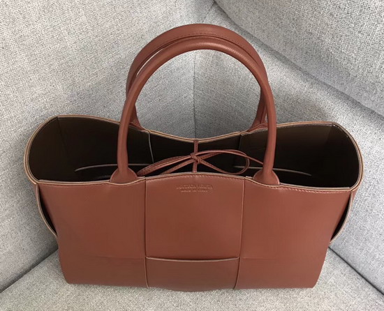 Bottega Veneta Arco Tote in Maxi Intreccio Rust