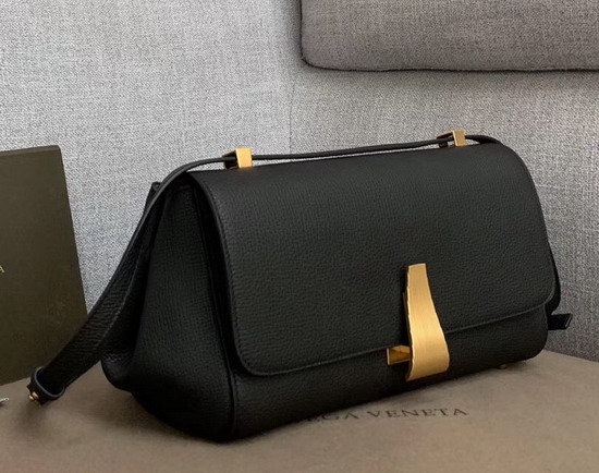 Bottega Veneta BV Angle Bag in Nero Palmellato