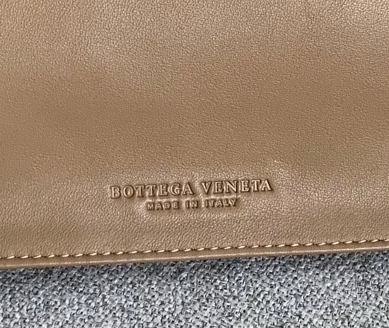 Bottega Veneta BV Twist in Calfskin Caramel