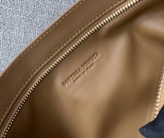 Bottega Veneta BV Twist in Calfskin Caramel