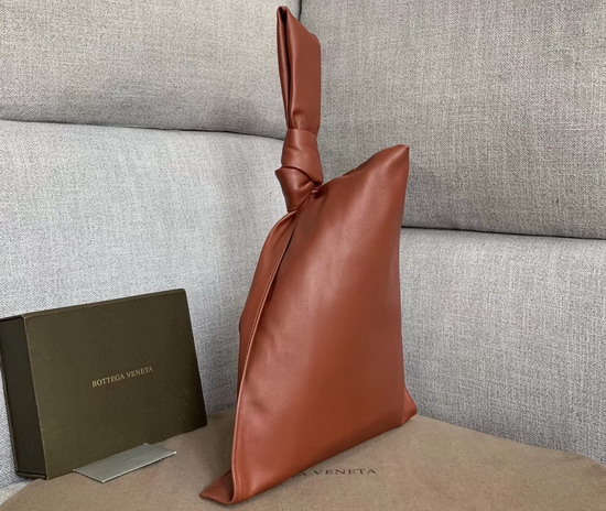 Bottega Veneta BV Twist in Calfskin Rust