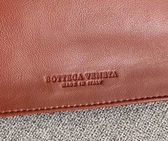 Bottega Veneta BV Twist in Calfskin Rust