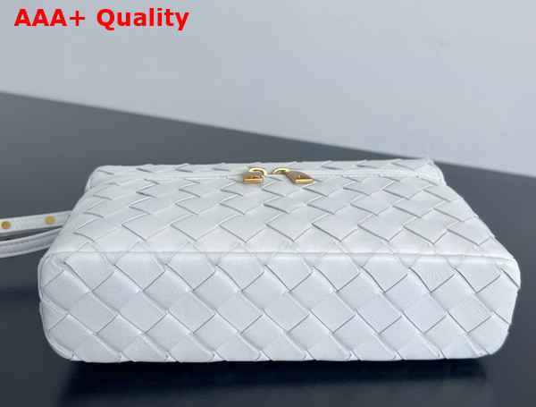 Bottega Veneta Bang Bang Vanity Case in White Intrecciato Leather Replica