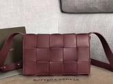 Bottega Veneta Cassette Bag in Maxi Intreccio Bordeaux