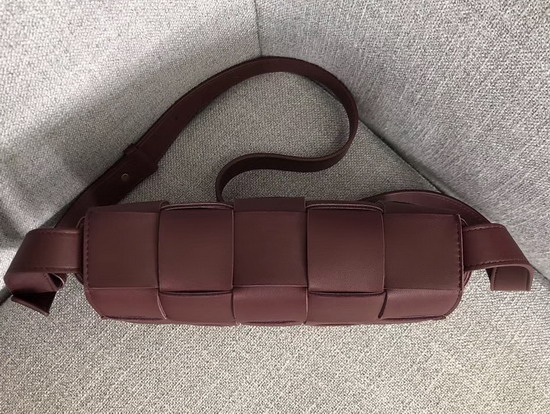 Bottega Veneta Cassette Bag in Maxi Intreccio Bordeaux