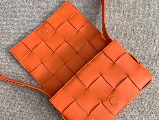 Bottega Veneta Cassette Bag in Maxi Intreccio Burned Orange