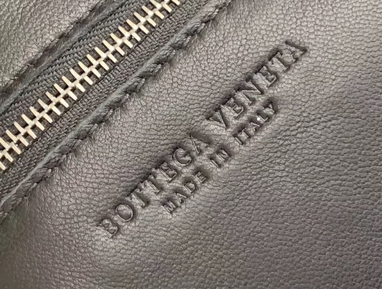 Bottega Veneta Cassette Bag in Maxi Intreccio Nero