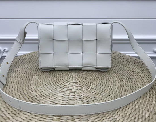 Bottega Veneta Cassette Bag in Maxi Intreccio White