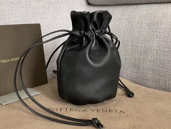 Bottega Veneta Drawstring Pouch in Nero Nappa