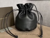 Bottega Veneta Drawstring Pouch in Nero Nappa