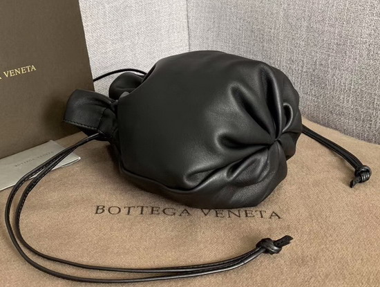 Bottega Veneta Drawstring Pouch in Nero Nappa