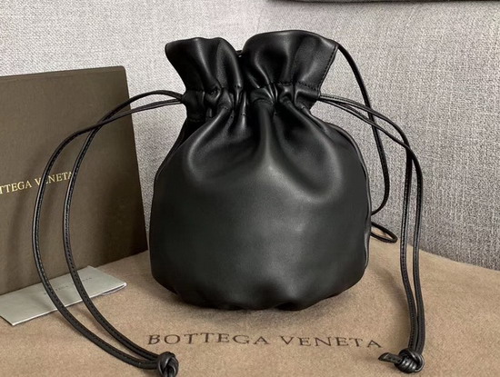 Bottega Veneta Drawstring Pouch in Nero Nappa