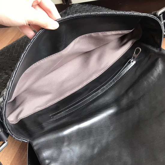 Bottega Veneta Intrecciato Calf Messenger Bag in Black