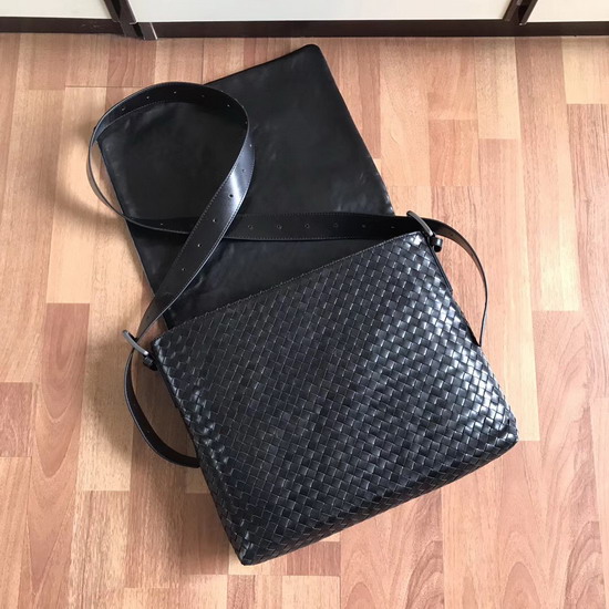 Bottega Veneta Large Messenger Bag in Black Calf Leather