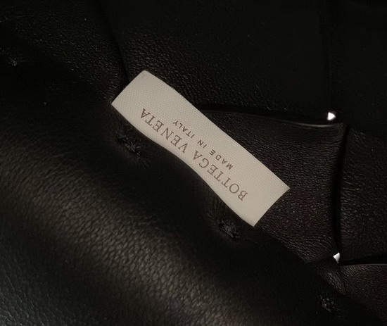 Bottega Veneta Maxi Cabat 30 in Nero Nappa Lambskin