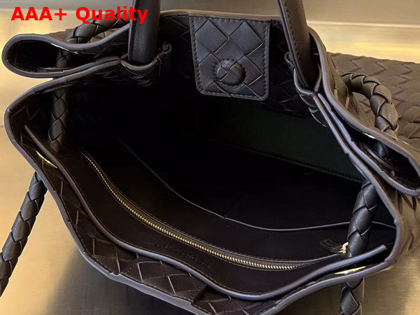 Bottega Veneta Medium Andiamo in Fondant Intrecciato Leather Replica