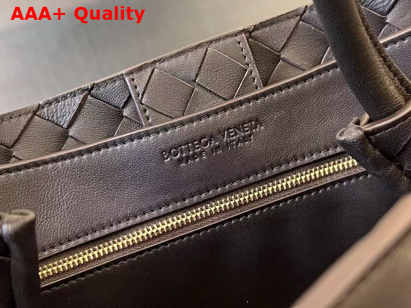 Bottega Veneta Medium Andiamo in Fondant Intrecciato Leather Replica