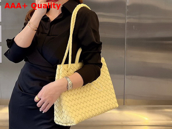 Bottega Veneta Medium Andiamo Ice Cream Intrecciato Leather Replica