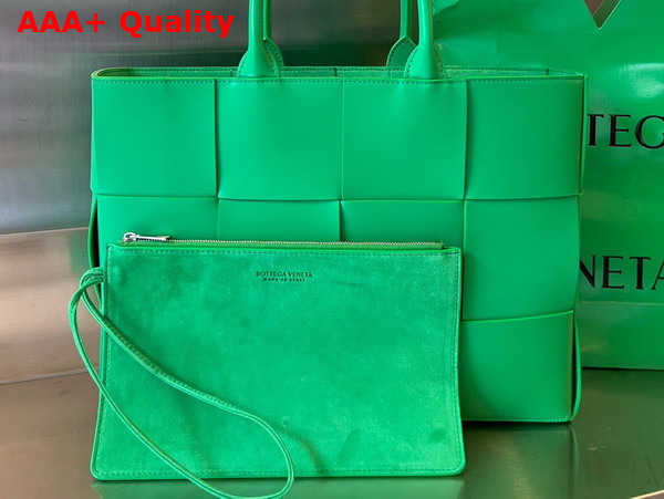 Bottega Veneta Medium Arco Tote Bag Parakeet Intrecciato Leather Replica