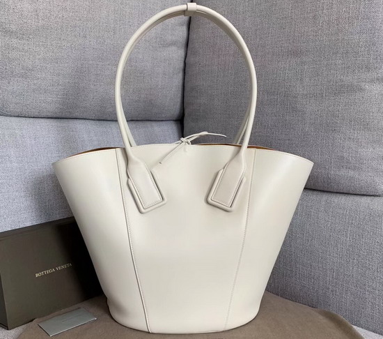 Bottega Veneta Medium Basket Tote in Bianco French Calfskin