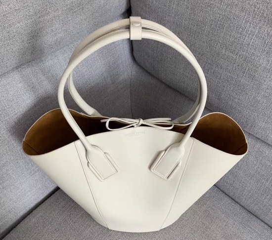 Bottega Veneta Medium Basket Tote in Bianco French Calfskin