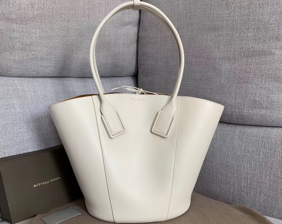 Bottega Veneta Medium Basket Tote in Bianco French Calfskin