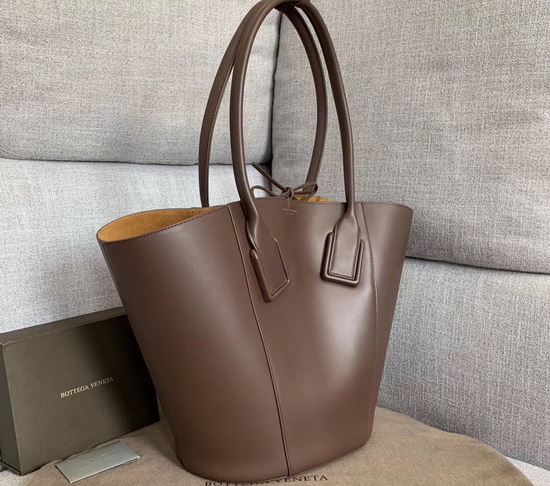 Bottega Veneta Medium Basket Tote in Fondente French Calfskin