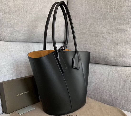 Bottega Veneta Medium Basket Tote in Nero French Calfskin