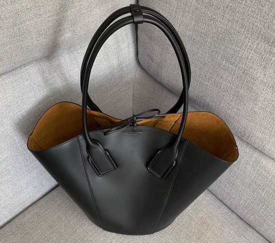 Bottega Veneta Medium Basket Tote in Nero French Calfskin