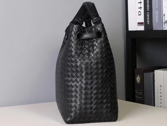 Bottega Veneta Medium Carda Bag in Black Nappa Leather