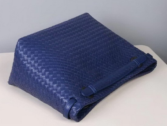 Bottega Veneta Medium Carda Bag in Blue Nappa Leather