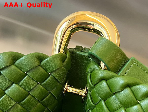 Bottega Veneta Medium Clicker Shoulder Bag in Avocado Padded Intreccio Leather Replica