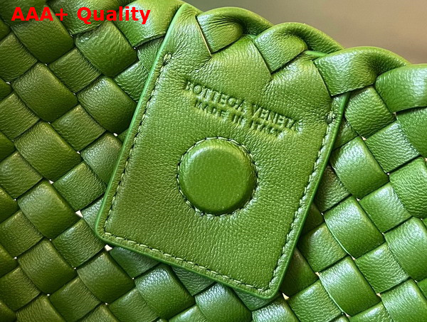 Bottega Veneta Medium Clicker Shoulder Bag in Avocado Padded Intreccio Leather Replica