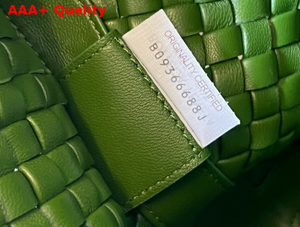 Bottega Veneta Medium Clicker Shoulder Bag in Avocado Padded Intreccio Leather Replica