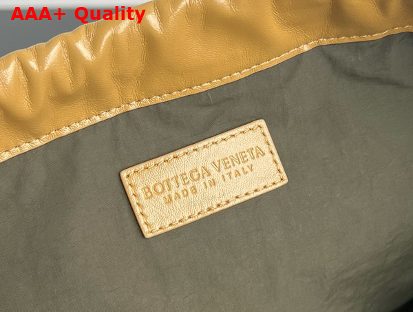 Bottega Veneta Medium Dustbag Dark Praline Intrecciato Calfskin Leather Replica