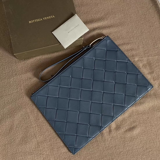 Bottega Veneta Medium Pouch in Blue Intrecciato Nappa