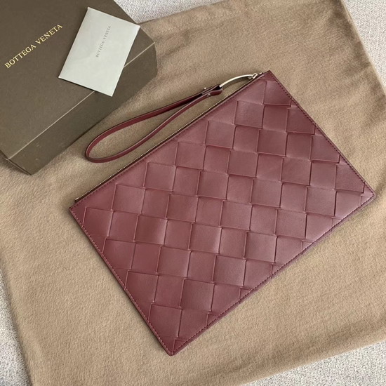 Bottega Veneta Medium Pouch in Bordeaux Intrecciato Nappa