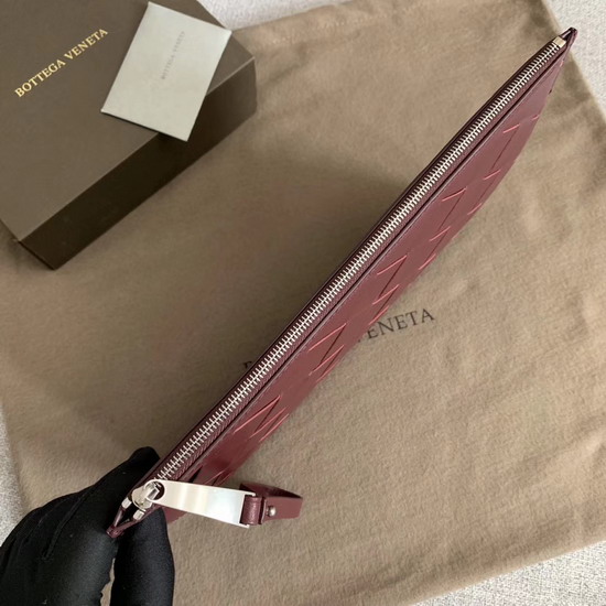 Bottega Veneta Medium Pouch in Bordeaux Intrecciato Nappa