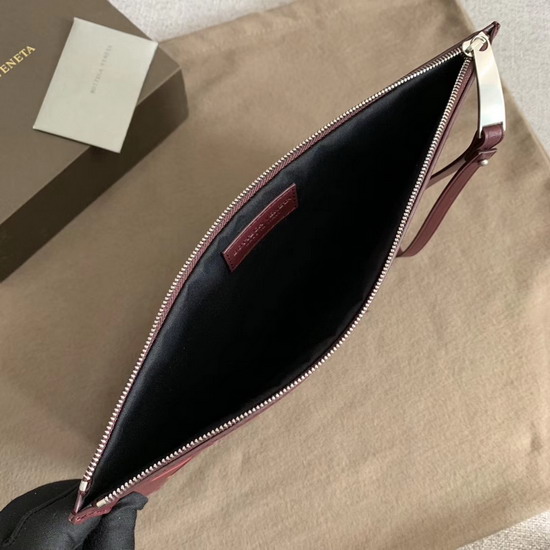 Bottega Veneta Medium Pouch in Bordeaux Intrecciato Nappa