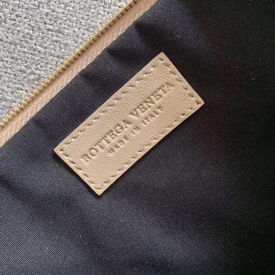 Bottega Veneta Medium Pouch in Nude Intrecciato Nappa