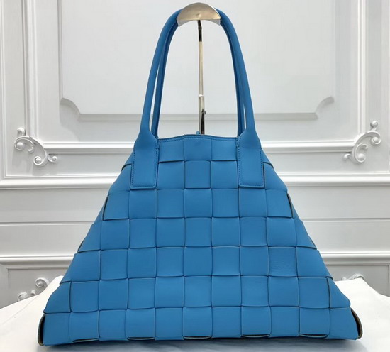 Bottega Veneta Medium Tote Bag in Light Blue Maxi Intreccio