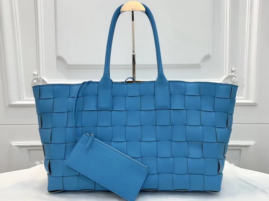 Bottega Veneta Medium Tote Bag in Light Blue Maxi Intreccio