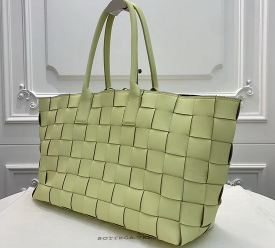 Bottega Veneta Medium Tote Bag in Light Yellow Maxi Intreccio