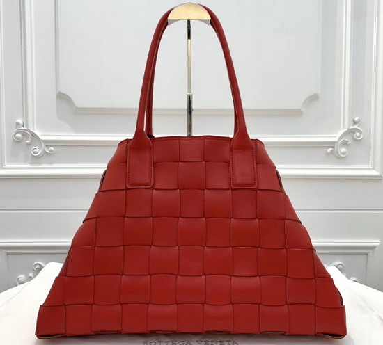 Bottega Veneta Medium Tote Bag in Red Maxi Intreccio