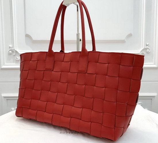 Bottega Veneta Medium Tote Bag in Red Maxi Intreccio